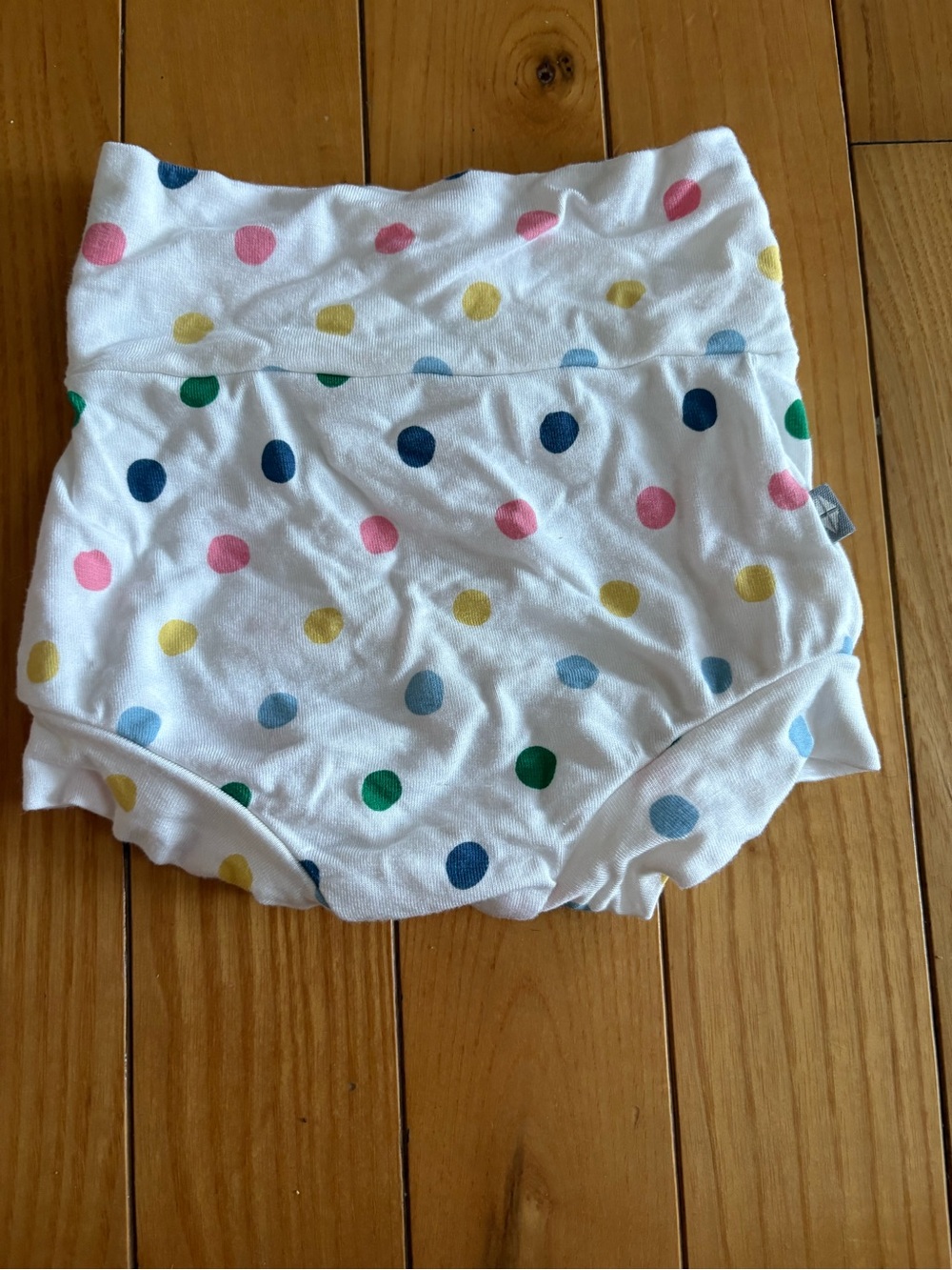 Kyte BABY White bummies with Multicolor Polka Dots